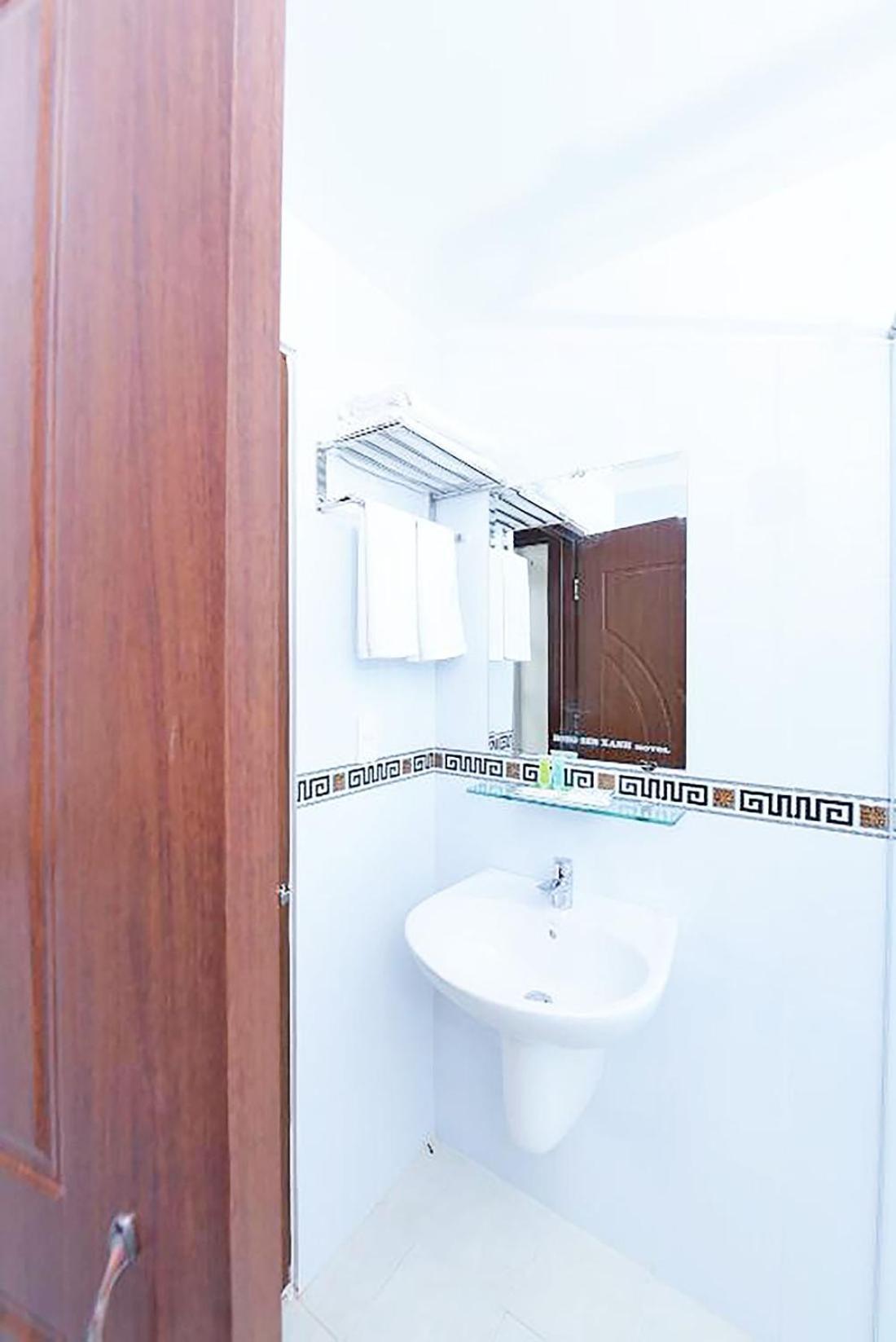 Bong Sen Xanh Hotel Cao Lanh Bagian luar foto